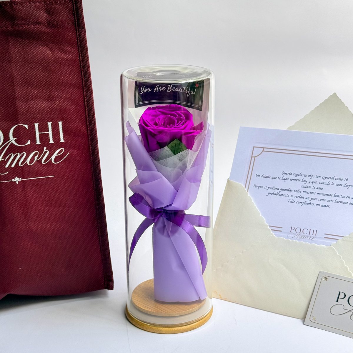 Rosa Eterna Elegance morada en tubo de vidrio con etiqueta You Are Beautiful