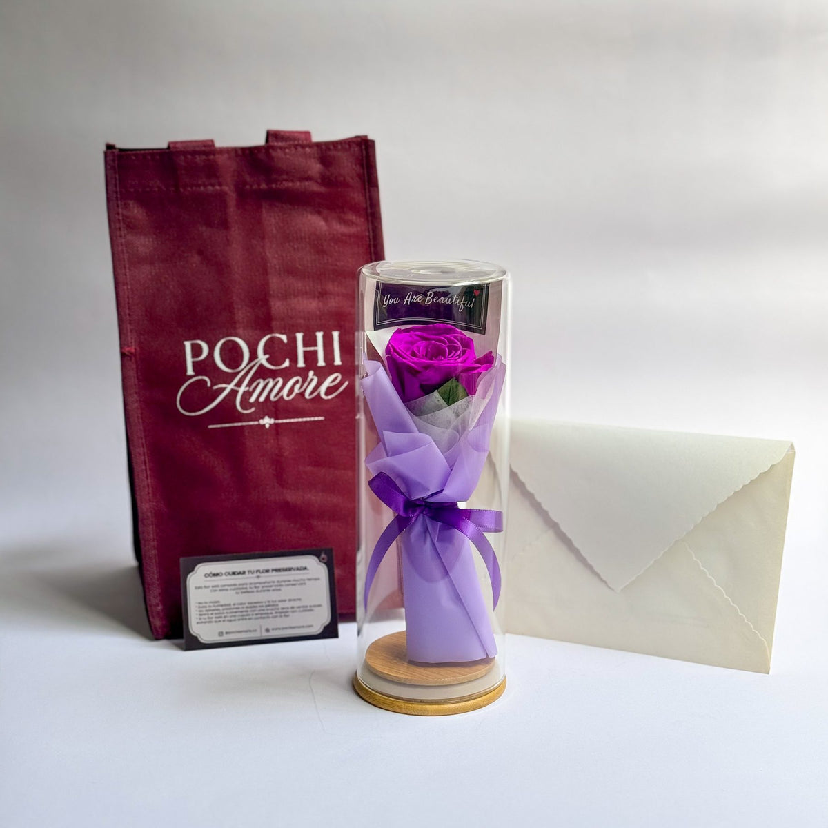 Rosa Eterna Elegance morada en tubo de vidrio, vista frontal