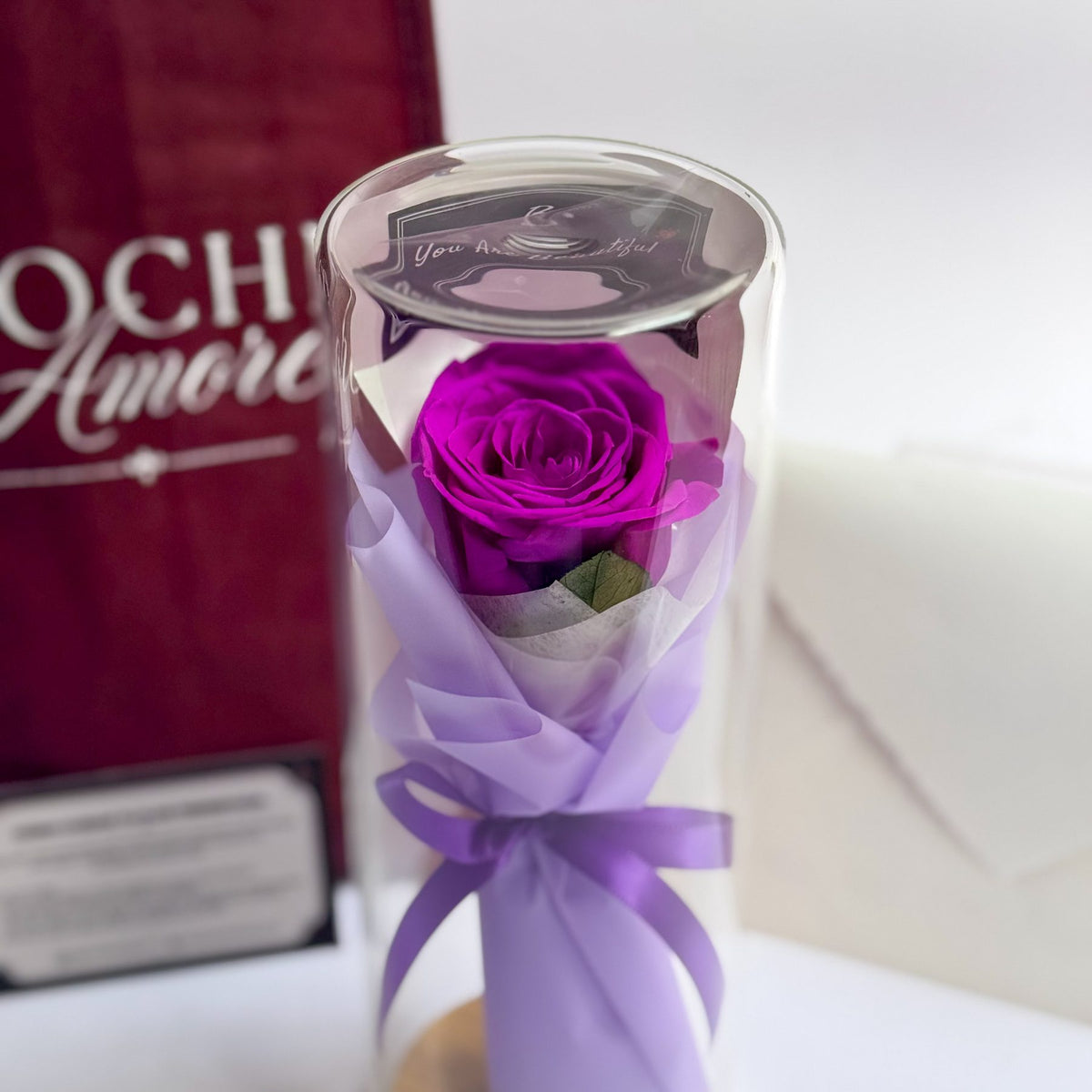 Rosa Eterna Elegance morada, close-up del capullo